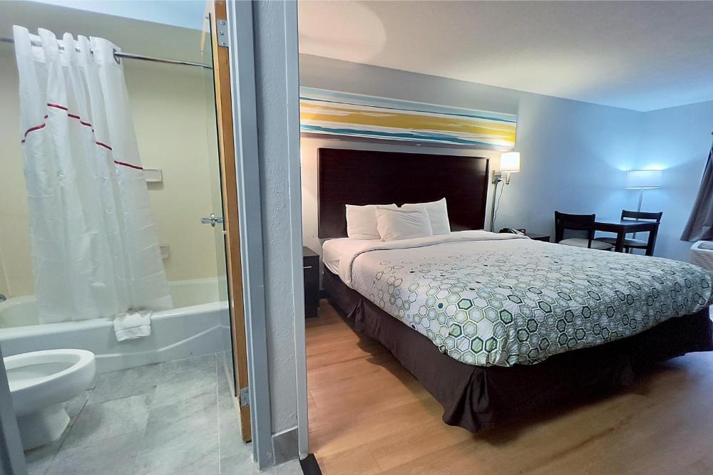 Studio King Room Non-Smoking interior
